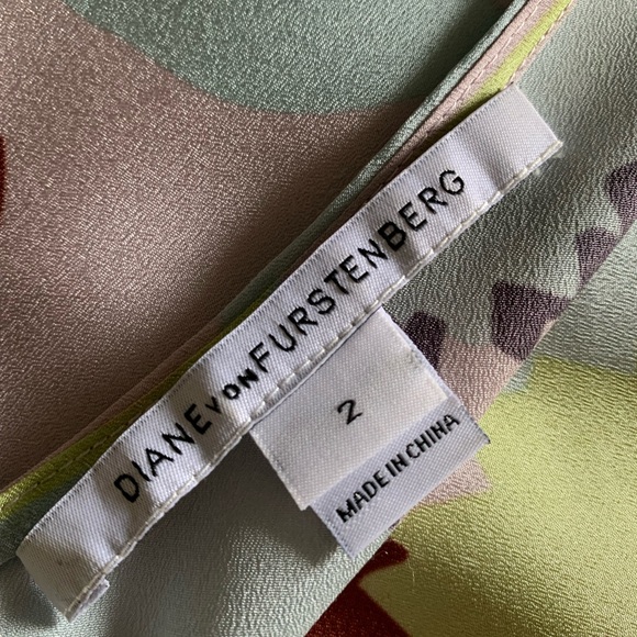 Diane von Furstenburg 100% Silk Dress Size 2 - Picture 4 of 14